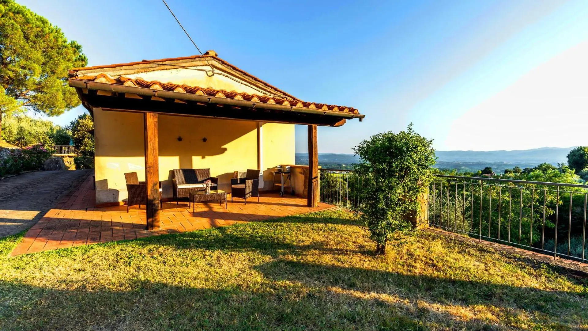 Tenuta Panoramica Sulle Colline Toscane Paterna
